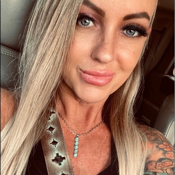 Meet your Posher, Kelly - Picture 3 of 6